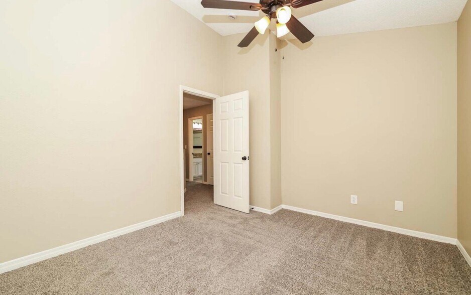 Building Photo - 2405 Needham Dr