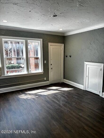 Building Photo - 2744 Riverside Ave