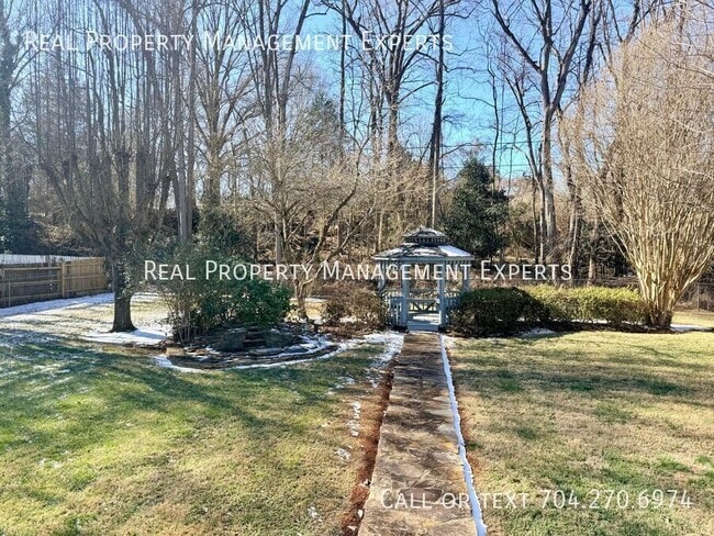 Building Photo - 10109 Windrift Rd