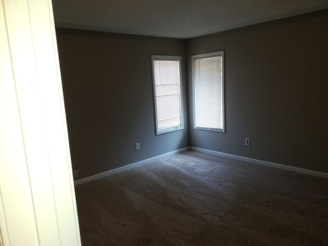 Building Photo - Coming Soon – Beautifully Renovated 4-Bedroom Home in Blue Springs!