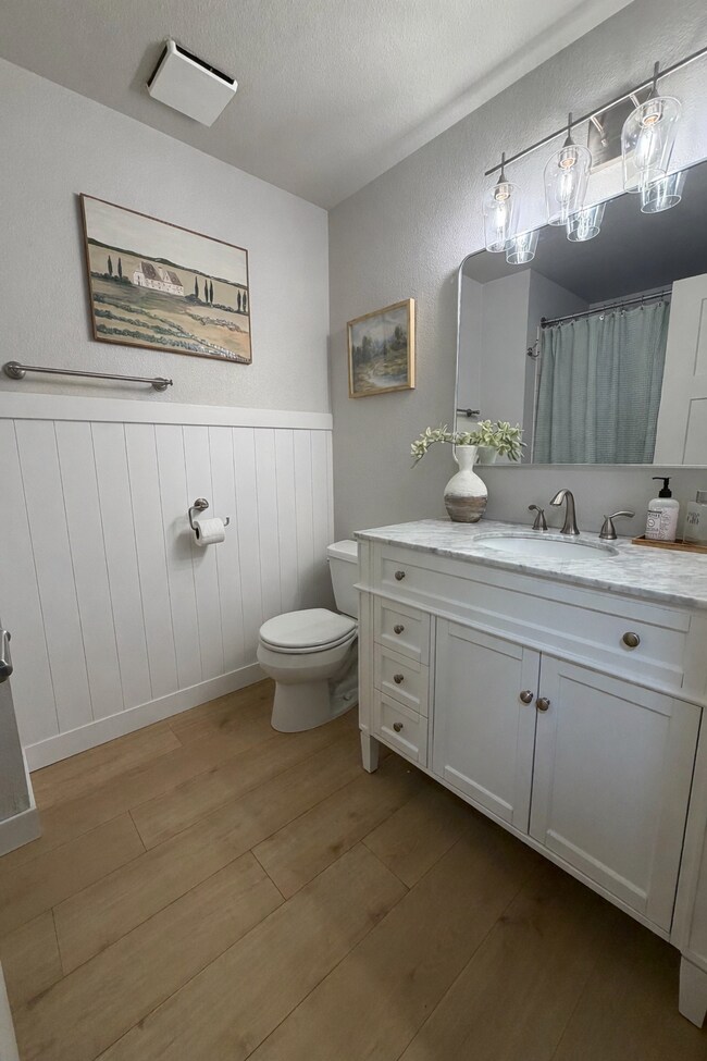 Building Photo - 2028 N Havichur Loop