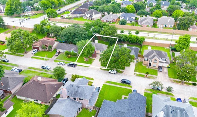 Building Photo - 3022 Norwich St