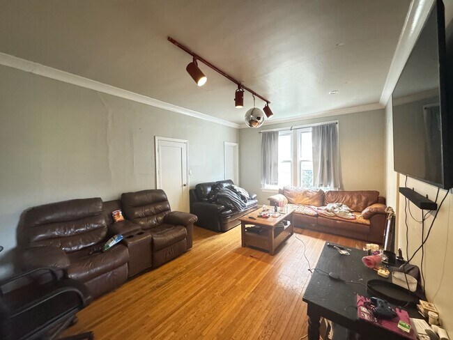 Building Photo - 350 Probasco St