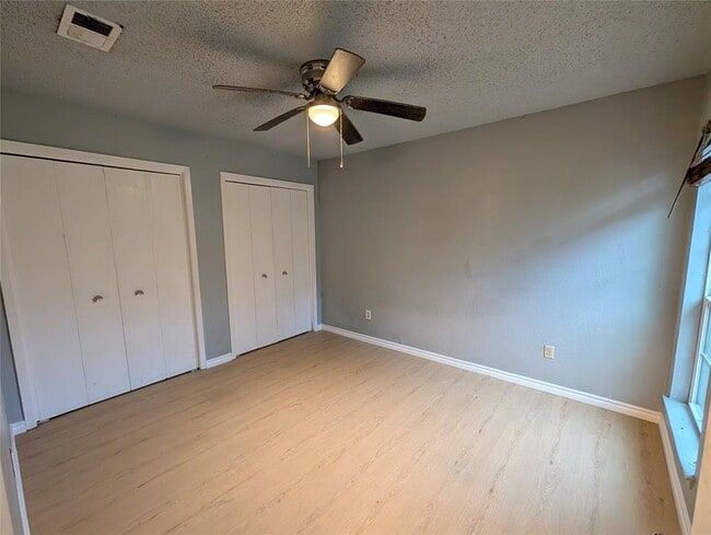Building Photo - 613 Greenlawn Blvd
