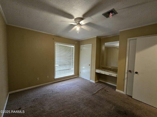 Building Photo - 216 Orgeron Dr