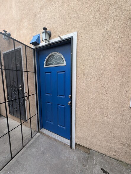 Building Photo - 5819 Bayview Ave
