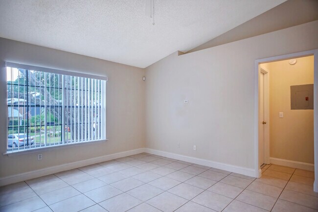 Building Photo - 5405 Lake Margaret Dr