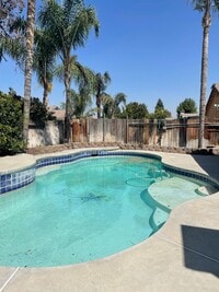 Building Photo - The Seasons Pool Home – 3 Bedroom, 2 Bathr...