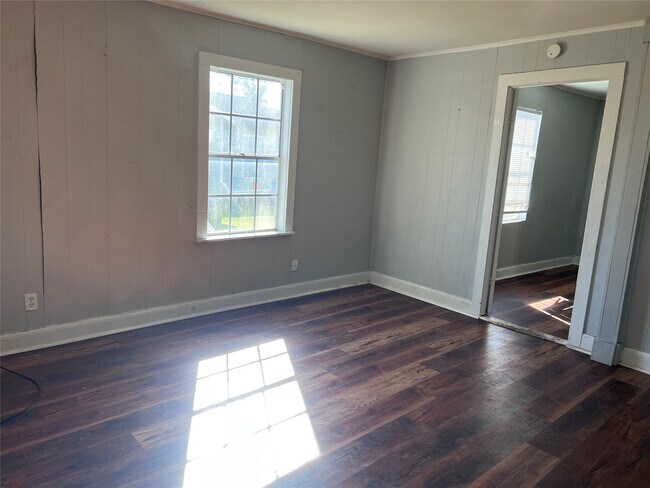 Building Photo - 507 Harrison Ln