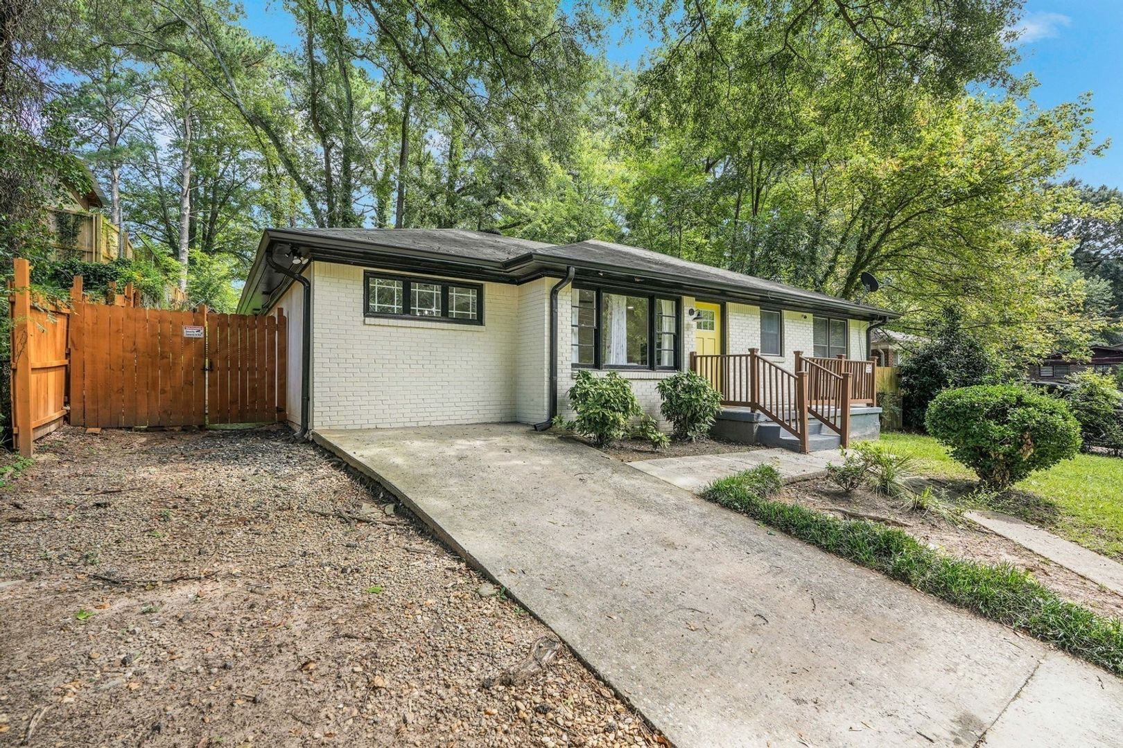 Building Photo - 1090 Indale Pl SW