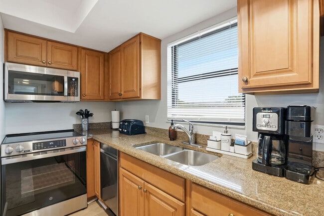 Building Photo - 600 Neapolitan Way