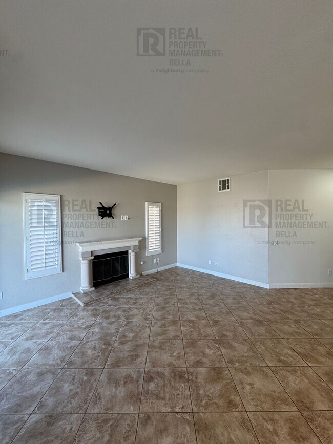 Building Photo - 23 Bella Donaci
