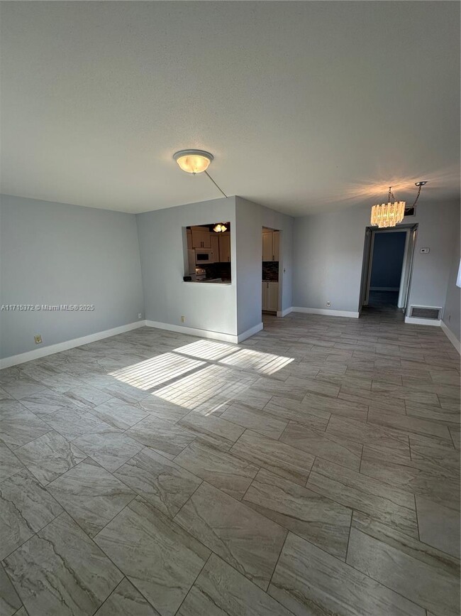 Building Photo - 514 Saxony Dr