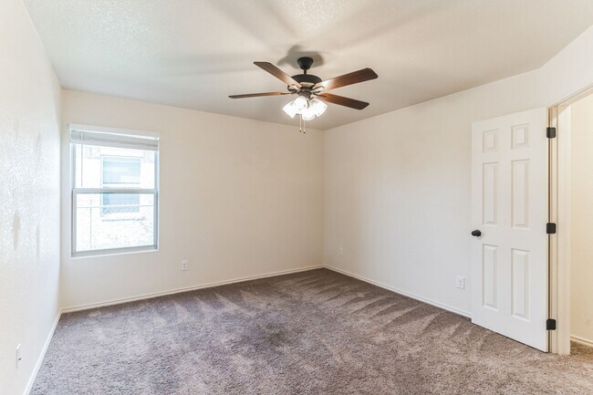 Building Photo - Modern 3-Bedroom Duplex in Temple with Spa...