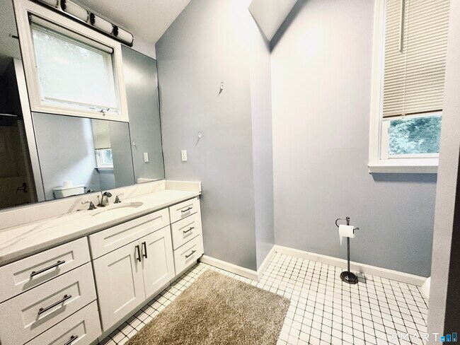 Building Photo - 918 Quinnipiac Ave