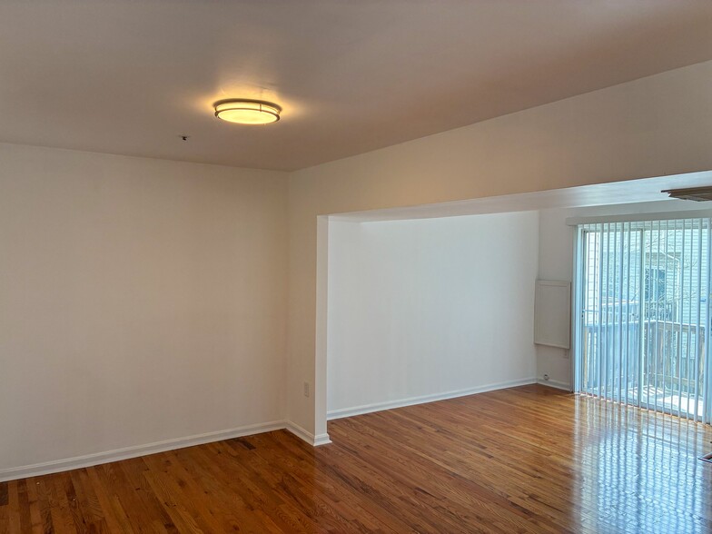Building Photo - 519 Red Coat Pl