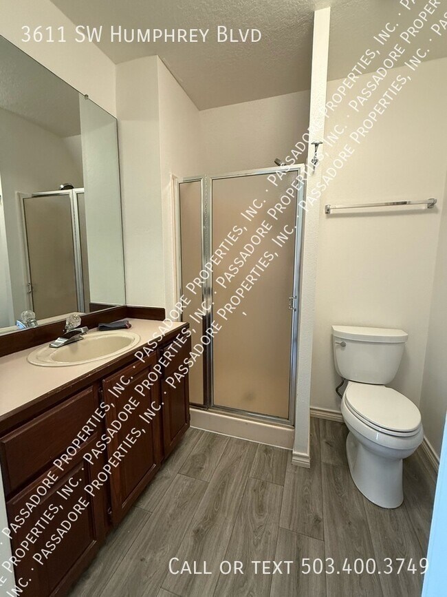 Building Photo - 3611 SW Humphrey Blvd