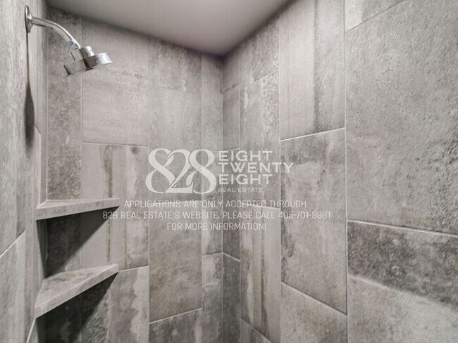 Building Photo - West Normans Best Kept Secret! 3 bd/2.5 bath Beautiful Townhome! *AVAILABLE NOW*