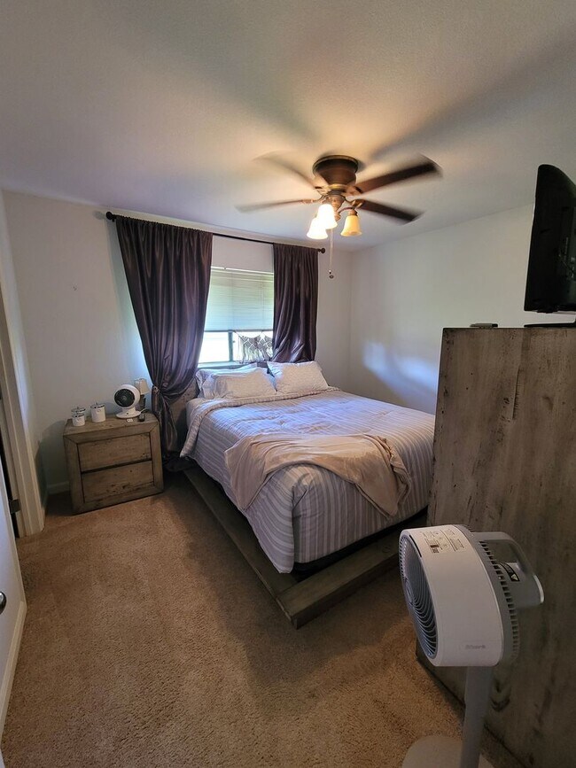 Building Photo - Available now! Maui Gardens One bedroom on...