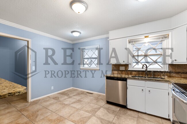 Building Photo - 512 Cindy St