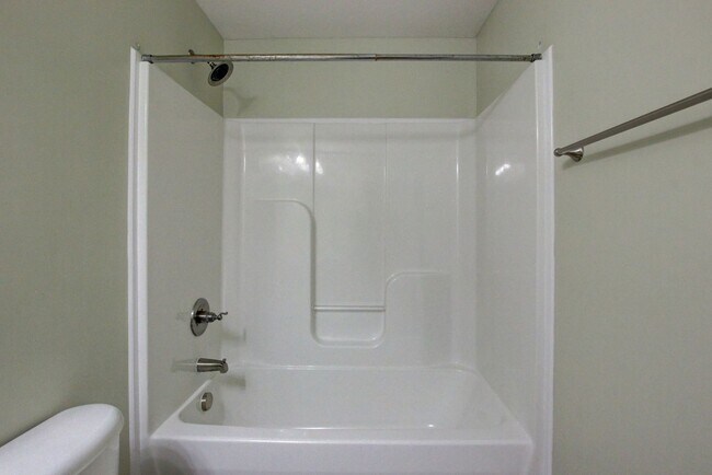 Building Photo - Sweet Splitlevel with Awesome Basement Area