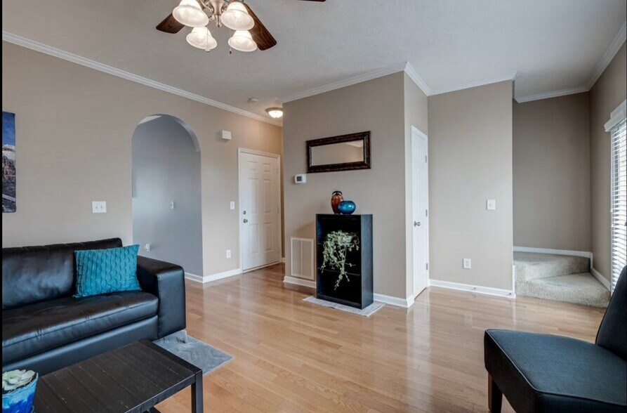 Building Photo - 617 Spence Enclave Way