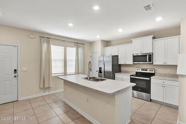 Building Photo - 156 Whispering Brk Dr