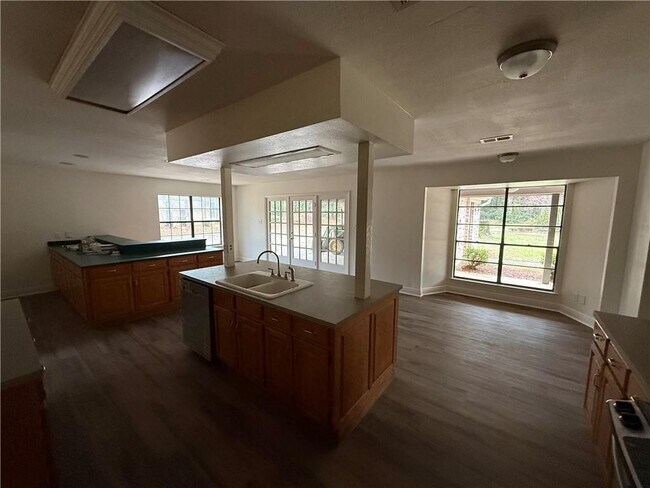 Building Photo - 2333 Burgett Rd