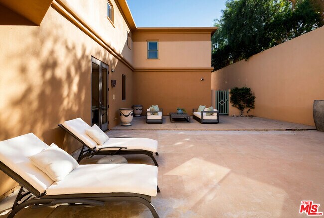 Building Photo - 136 Netas Dr