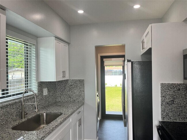 Building Photo - 11535 SW 139th Ter