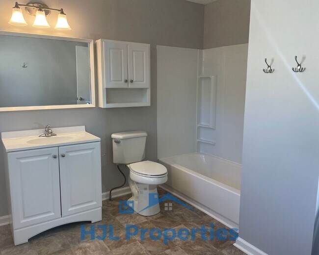 Building Photo - Beautiful Donelson Home!