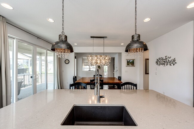Building Photo - 8881 Southurst St
