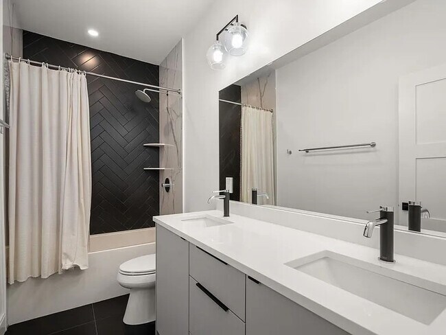 Building Photo - 114 Church St