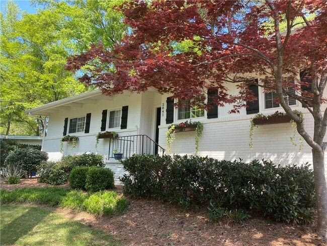 Building Photo - 2841 Cravenridge Dr NE
