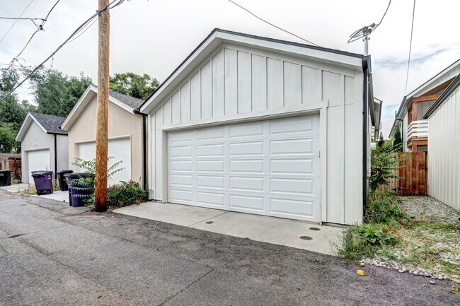 Building Photo - 3263 Perry St