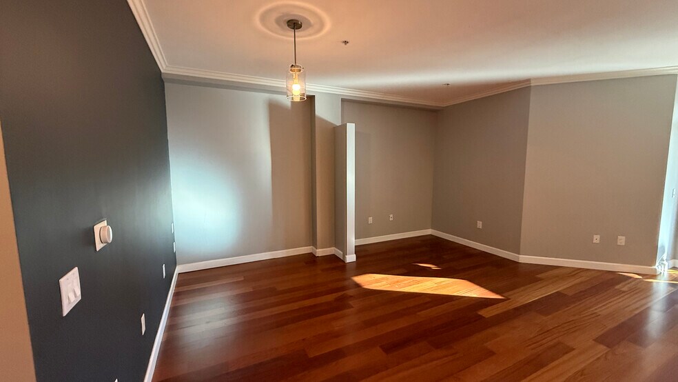 Building Photo - 1551 4th Ave