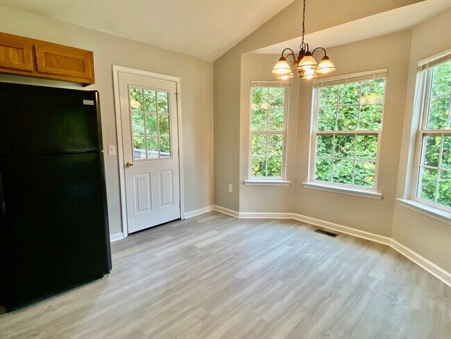 Building Photo - Dallas Rental