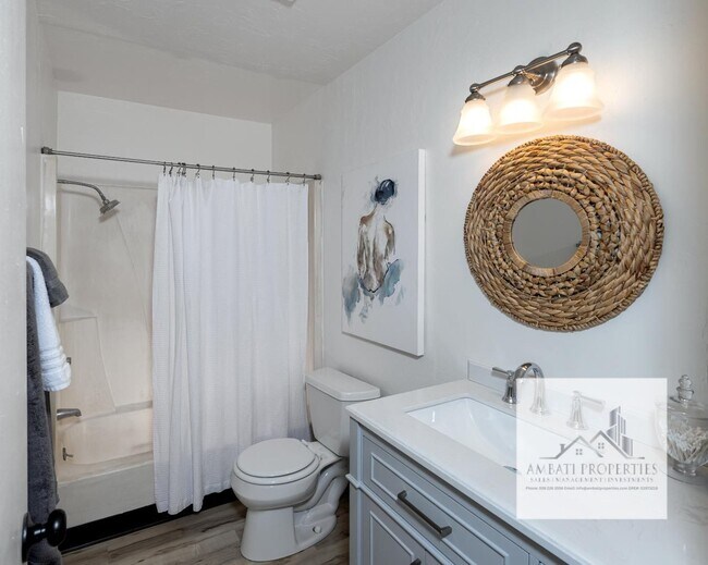 Building Photo - Monthly Rental Opportunity: Charming Singl...