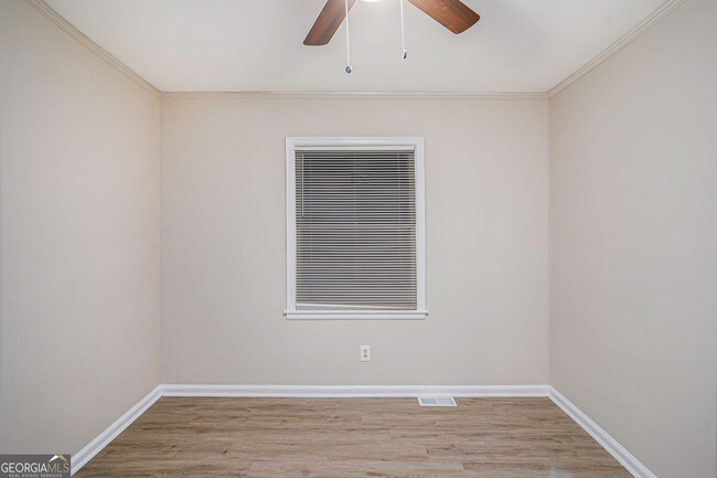 Building Photo - 864 Northview Dr