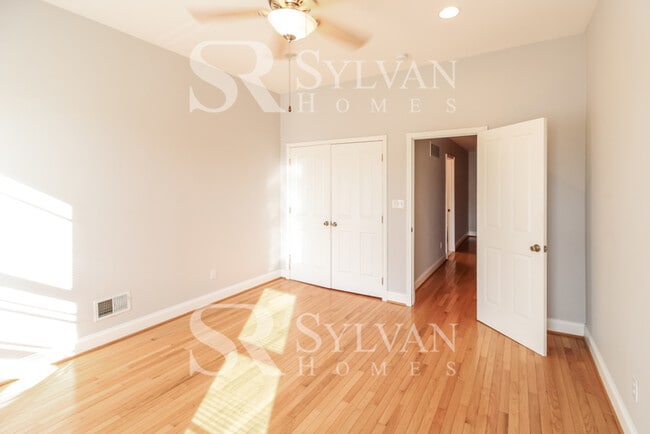 Building Photo - Where Charm Meets Comfort