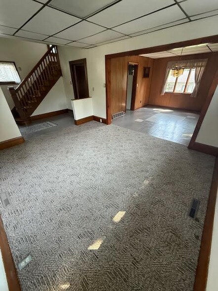 Building Photo - 622 Maple St