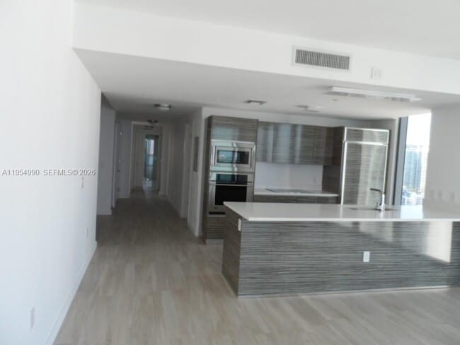 Building Photo - 460 NE 28th St