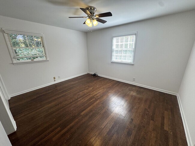 Building Photo - 5br home off S. Milledge For Rent