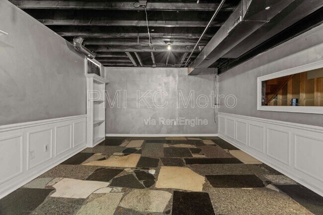 Building Photo - 824 SE 11 Terrace