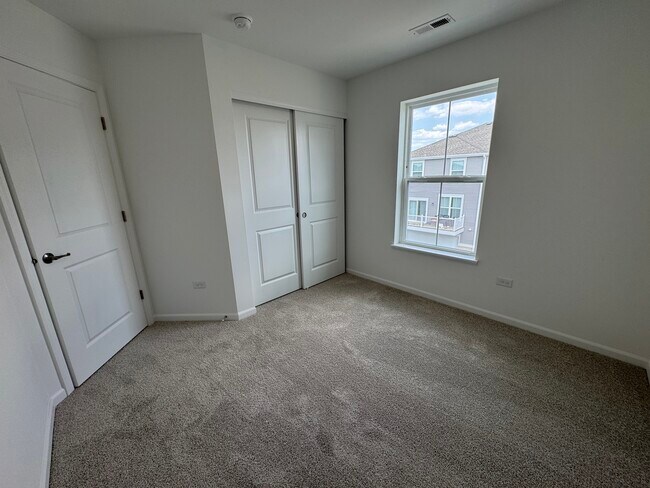 Building Photo - 14942 S McCarthy Cir