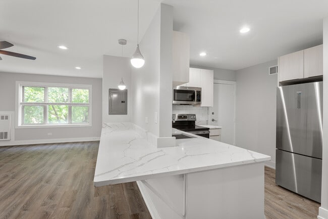 Building Photo - 1303 W Estes Ave