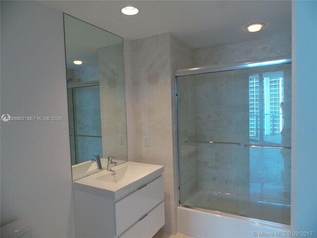 Building Photo - 17111 Biscayne Blvd