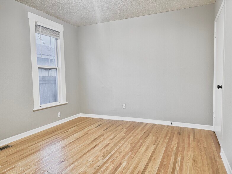 Building Photo - 2124 W College Ave