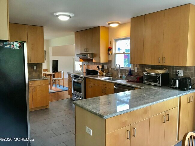 Building Photo - 145 Kemp Ave