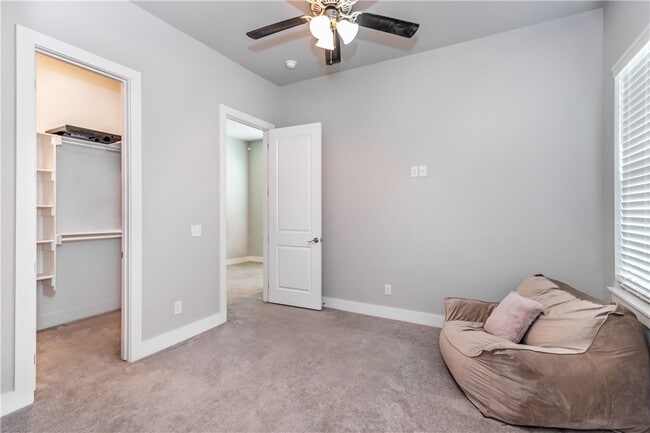 Building Photo - 146 E South St